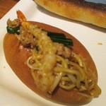 ROUTE271 - タイ風　焼きそばパン