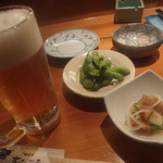 ご馳走家 むつごろう - お通しと生中