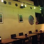 やや照明を落として落ち着いた感じです