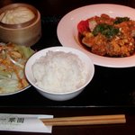 翠園ランチの鶏のから揚げ油林ソースです。これ以外にスープと杏仁豆腐がつきます