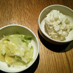 カラカッタ - キャベツのマリネ（つけあわせ）とジャガイモサラダ