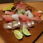 かま田 - 刺身三種盛り（中とろ・縞鯵・煽烏賊）