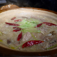 虎萬元 南青山店 - 迫力満点スペアリブ鍋！