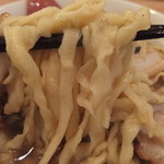 麺や 七彩 - 喜多方肉そば（煮干し）の麺