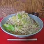 ラーメン二郎 - 「ラーメン大 ぶた入り(950円)」 ※麺増し、ヤサイマシマシ・ニンニク・アブラ