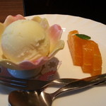 しゃぶしゃぶ・日本料理 木曽路 - 季節のフルーツとゆずシャーベット