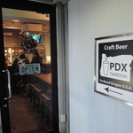 PDX TAPROOM - 2階入り口