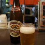 Bicchuu Teuchi Udon Oonishi - いつも通り、奥のカウンターでビールからのスタートです（２０１５．１２．１２）