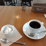 オーギヤカフェ - カレーライスランチのデザート（バニラアイス）とコーヒー