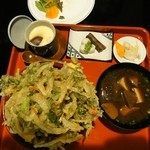 Naruse Shokudou - かき揚げ丼　茶碗蒸し付けてもらってます
                        上から撮影。　山盛りですよ。　普通の女性は食べきれないかも？
