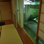 精進料理 醍醐 - 部屋に續く中庭（なかには）