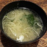 といや - かつ丼800円の味噌汁／平成27年12月