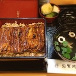 鰻 お賀川 - 上鰻重¥2800
            久々の鰻
            素材の旨さを損なうことなくタレは控えめ。
            美味しくいただきました(^-^)