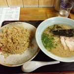 味のさつま - 焼飯セット（焼飯＋半ラーメン）800円
      