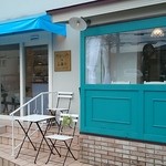 発酵マルシェ - 可愛らしい外観☆イートイン席がうかがえます(2015年12月)