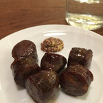 トラットリア ポルコロッソ - 鹿とイノシシのソーセージ    八幡の湯割と共に♪