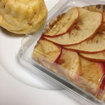 ゴントラン シェリエ - プチクグロフサレ（160円）とリンゴの薄いタルト（320円）