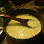 漁平の鍋 - もつ鍋取り分けた後とろろをどうぞ