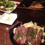 牛タンとマグロカツタルタルと石焼メシ