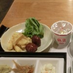 Ganko - 肉だんご、フライドポテト、納豆もお代わり自由。