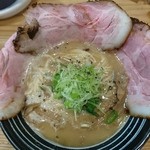 極麺 青二犀 - 鶏しょうゆチャーシュー950円