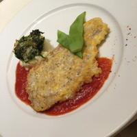 The Arts Fusion - ランチＡ（１，７００円）の『麦豚ロース肉のピカタ　トマトソース　ほうれん草とジャガイモのグラタン添え』２０１５年１２月