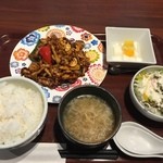 Edainingu - 鶏肉のカシューナッツ炒め(ライス・スープ・サラダ・デザート付き) 850円