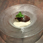 ル ボークープ - 菊芋のブラマンジェ
      ヘーゼルナッツ風味のチョコレートアイスクリーム