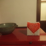 料亭 金鍋 - お土産にもらった堅パン。粋なチョイスです。