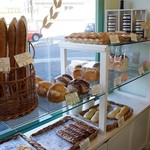 ロラソ - パン棚、見事なバゲット！＝15年11月