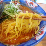 らーめん高橋屋 - 辛みそラーメン　箸上げ