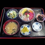 45470542 - にぎやか海鮮丼一式