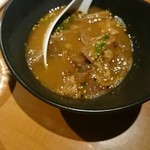 金獅子のヤキニク - もつ煮はお腹一杯でも食べれます