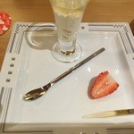 主計町お料理 いち凛 - ブルーチーズのムース、いちご
