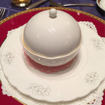 ホテル花水木 - 花水木至宝の金箔とタピオカ入りダブルコンソメスープ