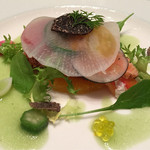 ホテル花水木 - 豪華な海の幸と二種類の大根のミルフィユ仕立て　トリュフの香るサラダとエメラルドソースを添えて