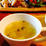 木を植えるレストラン オーロラ - セットのスープ