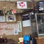 マルミヤ食堂 - 壁一面にいろいろはってあります。。