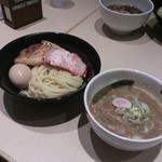 アンダーグラウンド ラーメン 頑者 - スペシャルつけ麺１１０円