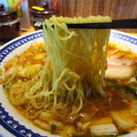 彩華ラーメン  - 麺アップ