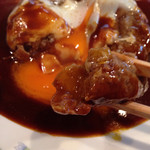 くいしんぼー山中 - トロけた君(黄身)に寄り添う僕(ハンバーグ)。最高のタッグパートナーだね♡