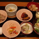 Kumpuu Ume Mitsuki - モツ煮、温泉卵、鯖の塩焼き、サツマイモ、けんちん汁…他