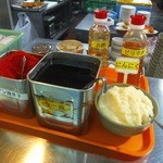 東京大学 中央食堂 - 麺類コーナーの調味料(2015.12.1)