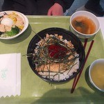 東京大学 中央食堂 - 友人が頼んだ海鮮丼セット。550円くらいだったそうなｖ
