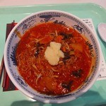 東京大学 中央食堂 - 私が頼んだ赤門ラーメン400円、セルフでニンニク追加(2015.12.1)