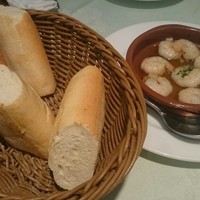 びいどろ 銀座店 - 小エビのアヒージョとスペインのパン