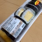 コッコファームたまご庵 物産館 - たまご太巻、夕方行ったら半額でした（≧∇≦）