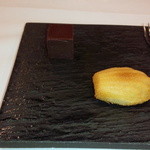 レストラン ラ・フロレゾン・ドゥ・タケウチ - チョコレートとフィナンシェ