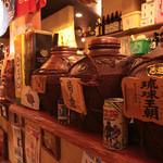 Haibana - 甕で熟成されている古酒の泡盛