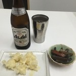うどん屋 基蔵 - ビール中瓶450円。あげもち100円。きんぴら100円